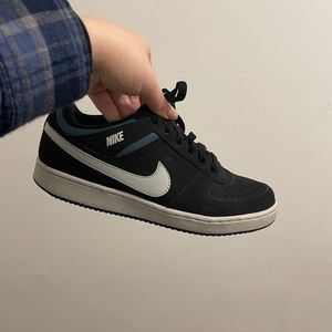Nike Convention Low shoes